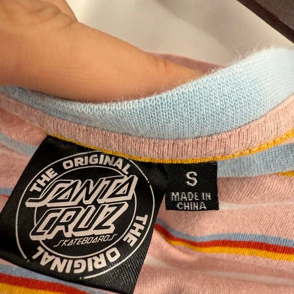 Santa Cruz TShirt Womens Crewneck Small Pink Red White Graphic Skater Girl Style - Picture 3 of 3